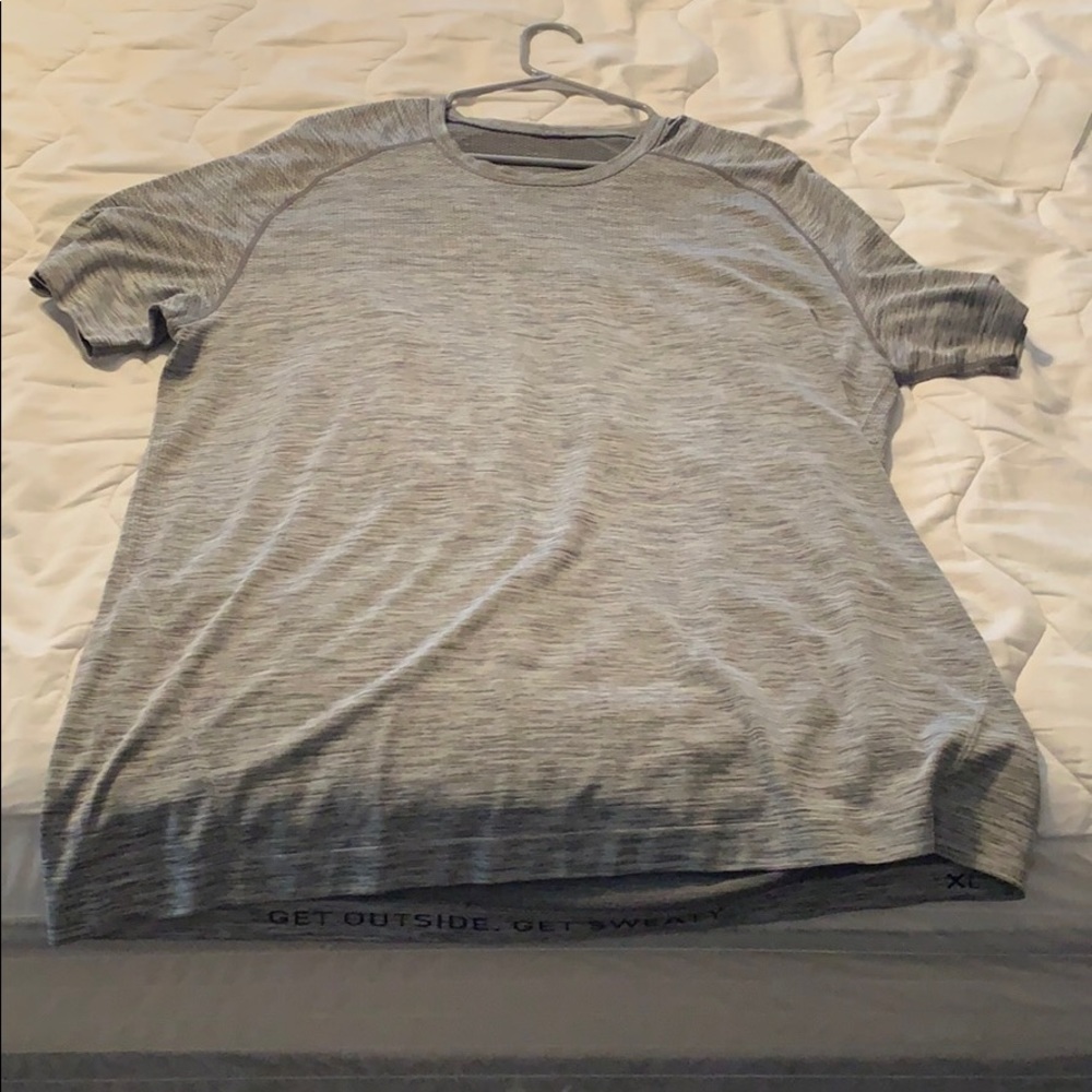 Lululemon men’s metal vent tech